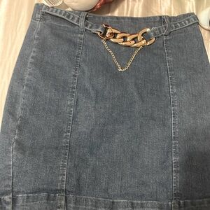 I’m selling a denim skirt